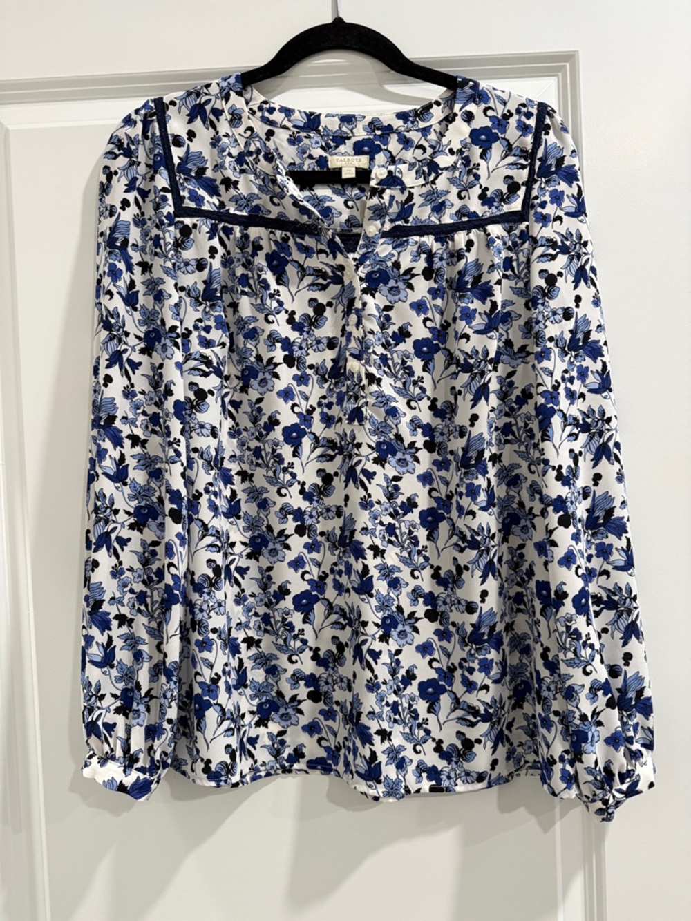 Talbots Women’s Blue Floral Long-Sleeve Blouse sz m